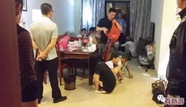 班花裸身將兩腿扒開讓全班吃
