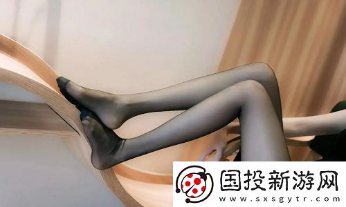 蘭姨捂著嘴怕發(fā)出聲音吵到孫子考試：網(wǎng)友點(diǎn)贊“這就是媽媽的溫柔”！