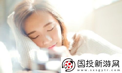 蘭姨捂著嘴怕發(fā)出聲音吵到：一場安靜的爭吵-蘭姨躺著還叫的出來